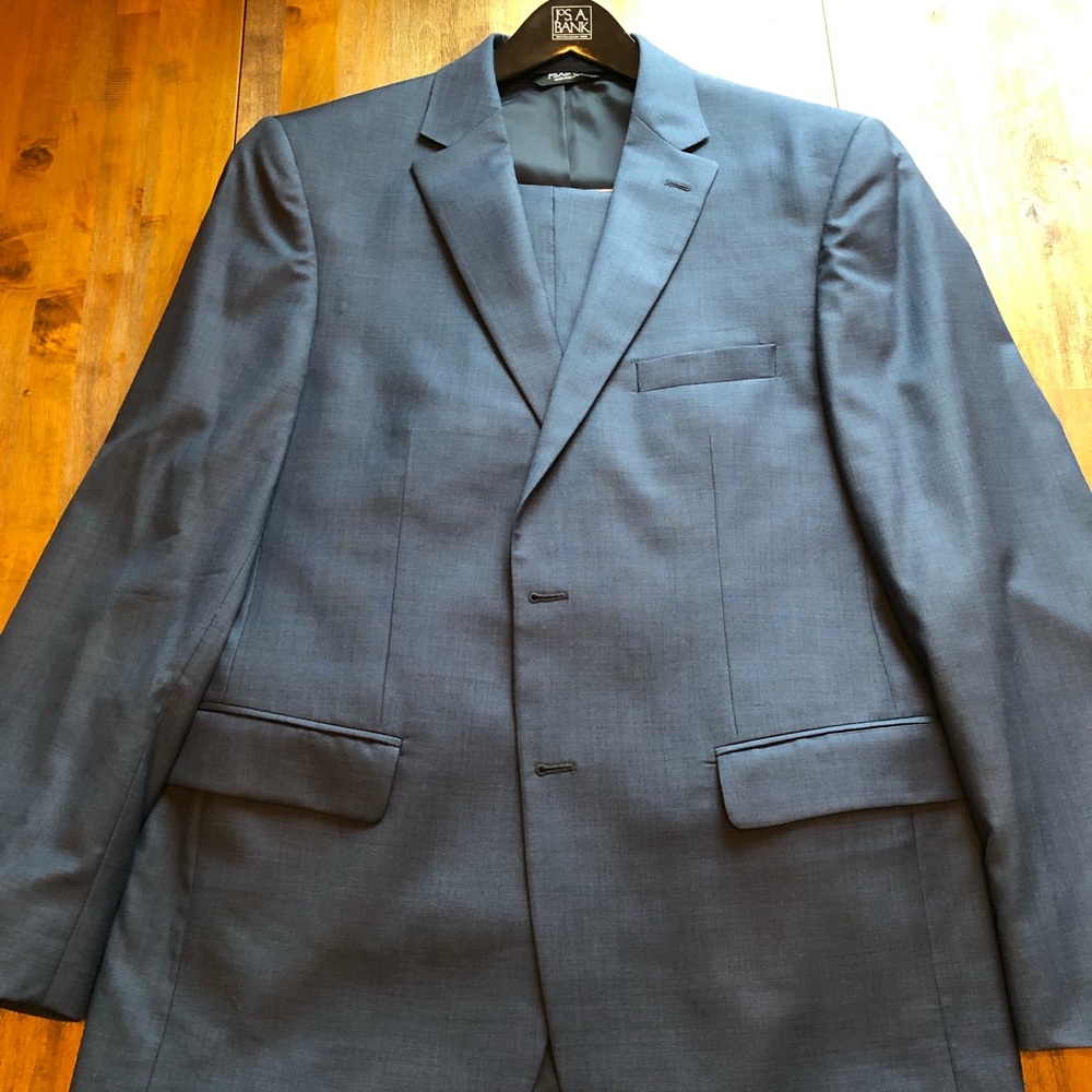 42L Jos. A Bank Navy Blue Suit